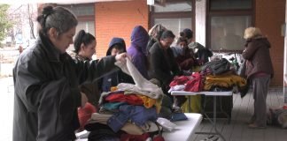 U periodu od 9 do 12h ispred MZ Veljko Vlahović održana je humanitarna akcija prikupljanja i podele garderobe za sugrađane kojima je pomoć neophodna