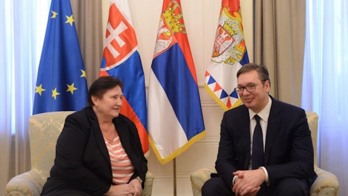 Vucic i torta YT