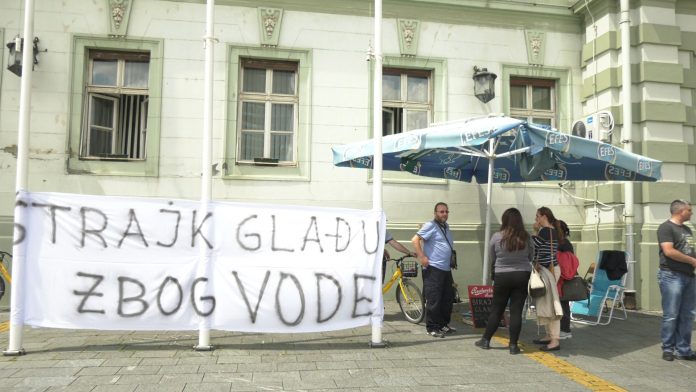 Strajk gladju zbog vode YT