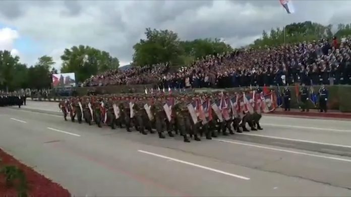 Vucic vojna parada YT