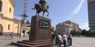 GO POKS položili venac na spomenik Kralju Petru