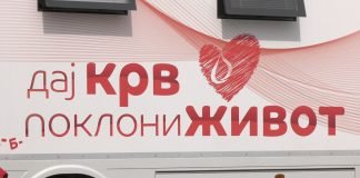 Akcija dobrovoljnog davanja krvi u transfuziomobilu