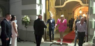 Svečani koktel u gradskoj bašti