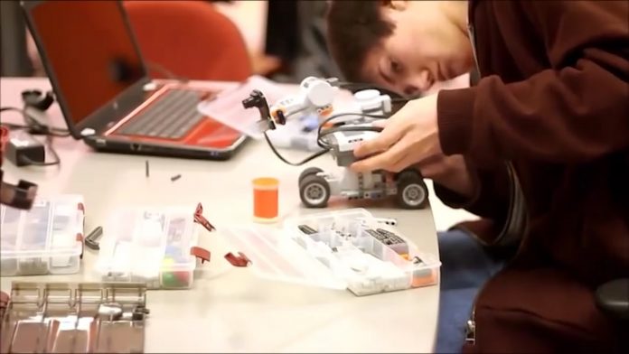 Anketa roboti i dronovi YT