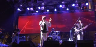 Poslednje večeri manifestacije 34. Dani piva na Trgu slobode nastupila pop rok grupa Crvena jabuka