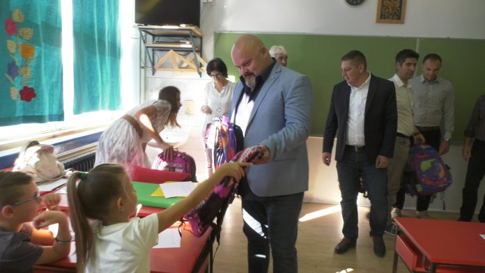 Donacija skolskih torbi YT