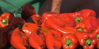 Gastronomska manifestacija Izađi mi na teglu održana je na Trgu slobode