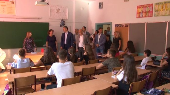 Milos Vucevic posetio skolu YT