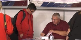 Na 64. Sajmu knjiga dr Vojislav Šešelj predstavio je knjigu „U Srebrenici nije bilo genocida“