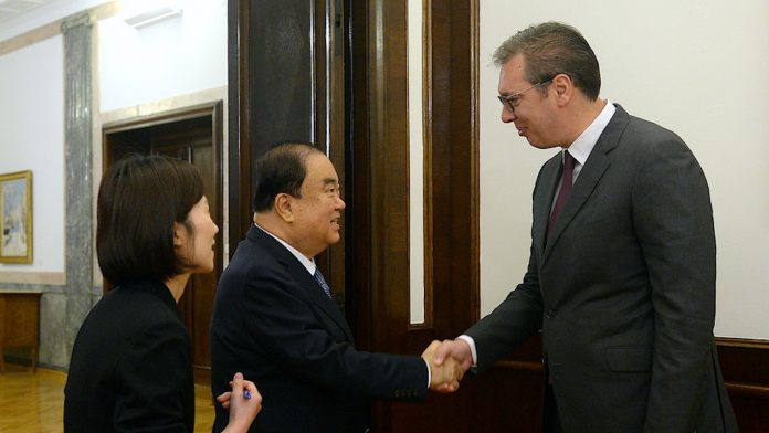 Vucic i korejanac YT