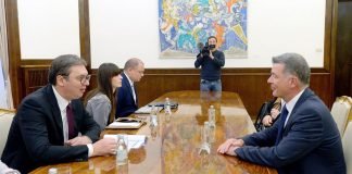 Predsednik Vučić razgovarao sa direktorom Forin Ofisa Ričardom Murom
