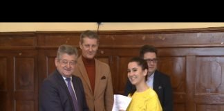 Gradonačelnik Bijeljine potpisao ugovore sa 20 stipendista