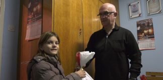 Udruženje RVI uručilo novogodišnje paketiće deci svojih članova