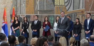 Uručeni ugovori o radu najboljim diplomcima medicinskih fakulteta i srednjih medicinskih škola