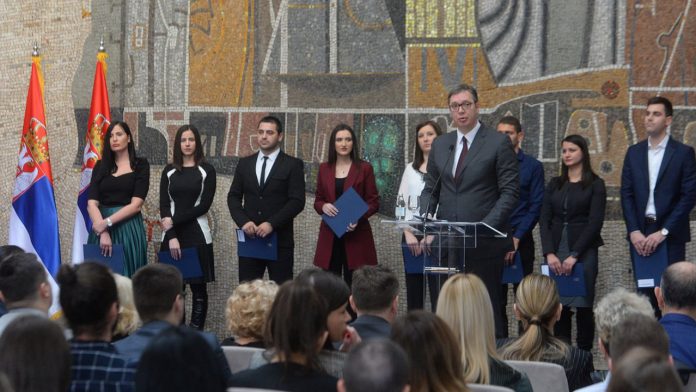 Vucic urucenje ugovora lekarima