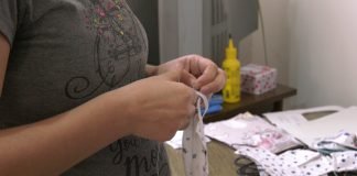 Naše sugrađanke izolaciju koriste za izradu zaštitnih maski za komšije i prijatelje