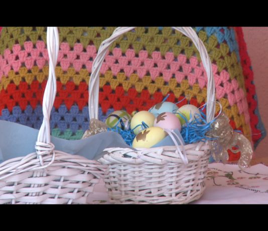 Udruženje žena iz Dvorova tradicionalno farbalo uskršnja jaja