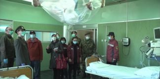 Kineski lekar Ling Binliang posetio je vojnu bolnicu u naselju Karaburma u Beogradu