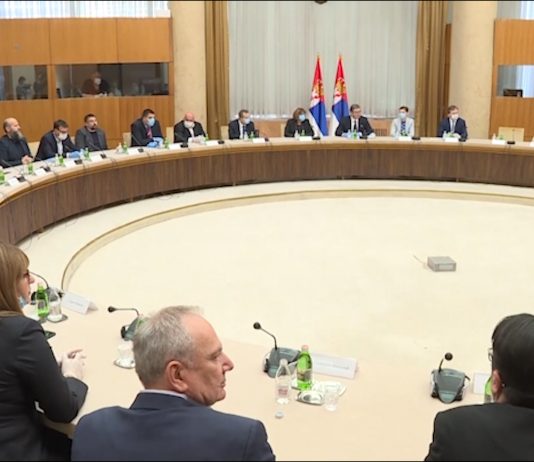 SRS zahteva ravnomerno prisustvo svih učenika na izborima u medijima