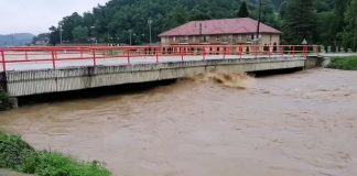 U nekoliko mesta proglašena vanredna situacija zbog poplava