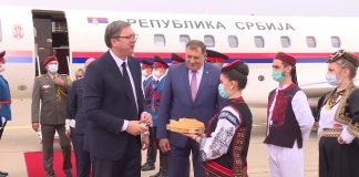 Vučić u Banjaluci – Donacija 15 sanitetskih vozila