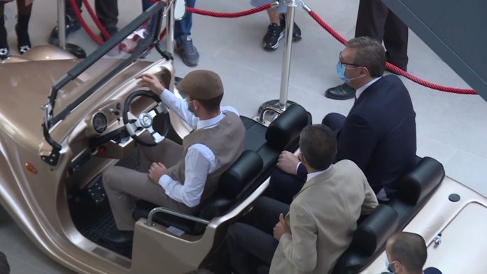 vucic na vodi u autu