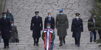 Nebojša Stefanović položio venac na spomenik Neznanom junaku na Avali