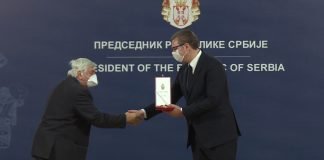 Vučić uručio odlikovanja lekarima