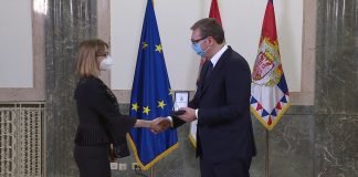 Vučić odlikovao lekare i posthumno Dobricu Erića