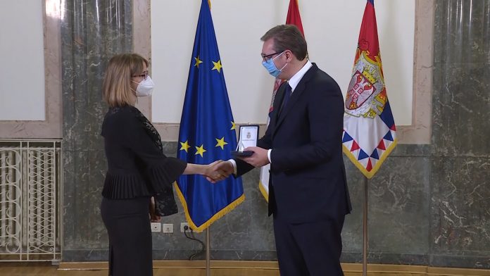 vucic dodeljuje