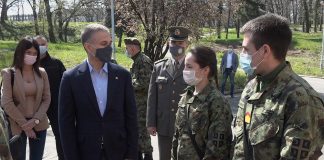 Stefanović se pridružio kadetima Vojne akademije na ručku u kantini