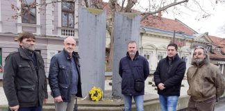 Delegacija Gradskog odbora DS-a položila cveće na Trgu Zorana Đinđića