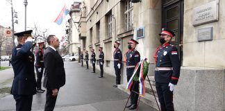 Vulin položio venac na spomen ploču pripadnicima MUP-a poginulim tokom NATO agresije
