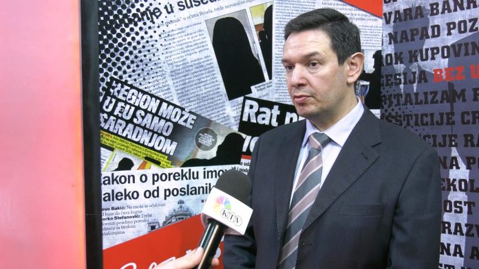 Nemanja Šarović - Vučić je Mauricijus pominjao da bi skrenuo pažnju sa Belivukove kriminalne grupe.mp4_snapshot_01.28.200