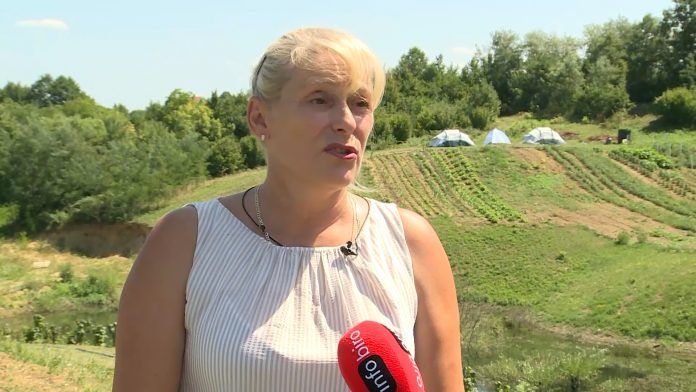 POLOZAJ MLADIH U SRBIJI Valjevska Kamenica, Snezana Zugic pomocnica ministra za omladinu, zadovoljni smo projektom.mp4_snapshot_00.43.569