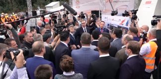 Vučić prisustvovao ceremoniji spajanja železničkog koloseka na deonici Stara Pazova-Novi Sad