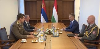 Ministar Stefanović se sastao sa mađarskim ministrom odbrane
