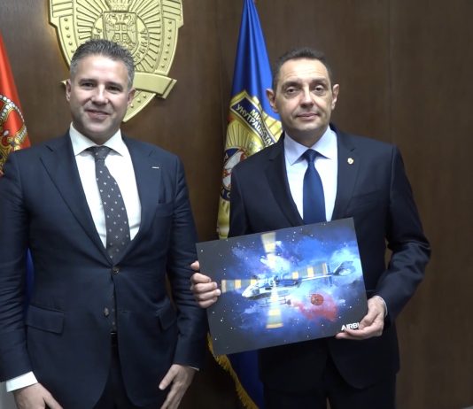 Plaketa zahvalnosti ministru Vulinu od Erbasa