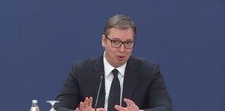 Vučić – Povlačenje zakona protiv kojih je narod
