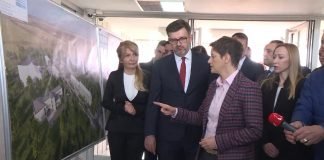 Premijerka Brnabić obišla Trening centar Vazduhoplovne akademije u Vršcu