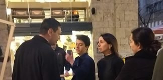 Sukob Nemanje Šarovića i Aje Jung tokom performansa „Dela govore“