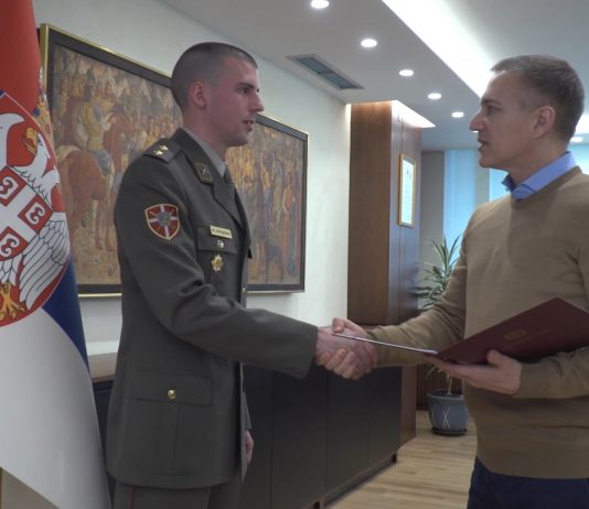 Ministar Stefanović uručio vaučere pobednicima Kviza iz vojne istorije