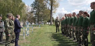 Stefanović obišao polaznike kurseva za podoficire