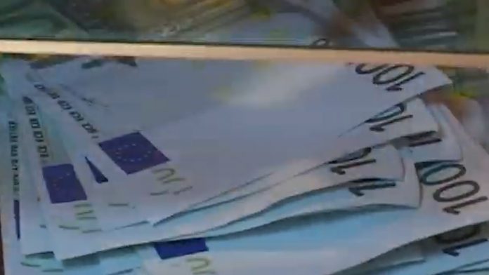100 eur mladima