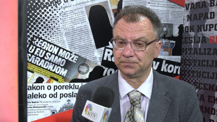 Alek Racic med otpad