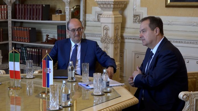Dacic Italijanski ambas