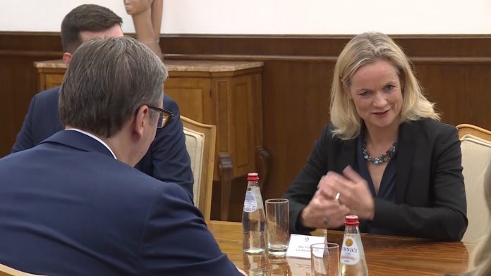 Vucic i VIOLA FON KRAMON