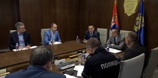 Vulin o navodnim ekspolozivnim napravama u školama