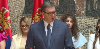Vučić uručio ugovore o zaposlenju 350 medicinara