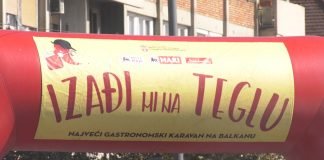 „Izađi mi na teglu“ – Miris ajvara na trgu u Zrenjaninu